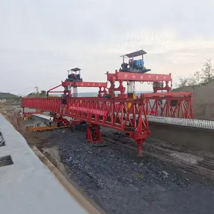150Ton สะพานสร้าง T Beam เปิดตัวเครนคอนกรีตสําเร็จรูปก่อสร้างสะพาน Launcher Beam