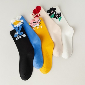 Chaussettes décontractées pour femmes, motif dessin animé 3D, personnalisées OEM d'usine, chaussettes mi-hautes mignonnes pour filles, vente en gros, fabricant de chaussettes style cool et tendance - Product Image 4