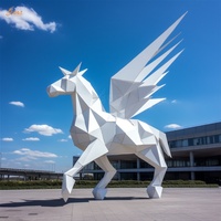 Vendre personnalisé moderne Animal abstrait Statue grandeur nature en métal blanc peint à la bombe Géométrie cheval volant Sculpture pour parc paysage
