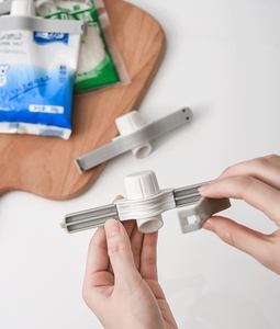 Venta al por mayor de clips de plástico para bolsas de aperitivos domésticos, selladores de alimentos para cocina, abrazaderas para mantener la frescura, utensilios de sellado para almacenamiento. - Product Image 6