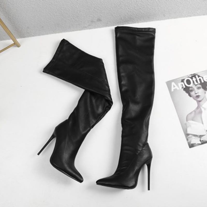 หนังสีดำ