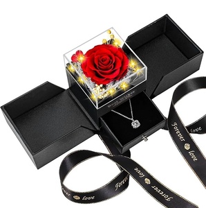 Caja de Joyería Rígida de Acrílico con Diseño Cuadrado y Grabado, para Regalo de Alta Gama en San Valentín, con Flor Eterna - Product Image 1