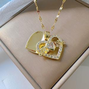 Ciondolo in oro reale placcato rame squisito con monogramma di zirconio per la festa della mamma regalo a cuore - Product Image 4