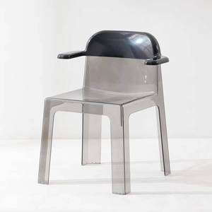 Chaise de salle à manger en plastique acrylique transparent au design moderne avec accoudoirs et dossier ergonomique, pour usage domestique, extérieur et intérieur, idéale pour les restaurants - Product Image 1