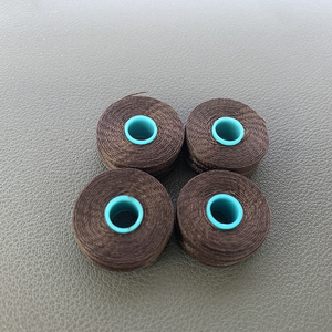 Mẫu có sẵn màu sắc 210D 3 plys tex70 Polyester Filament Pre vết thương khâu may bobbins chủ đề <span class=keywords><strong>30</strong></span> <span class=keywords><strong>yards</strong></span> - Product Image 4