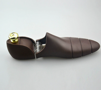 Supports de chaussures réglables en plastique, formes de chaussures à ressort rétractables, embauchoirs pour maintenir la forme des chaussures, adaptés à la plupart des chaussures.