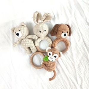 Juguetes de conejito de ganchillo de madera con sonajero suave al por mayor <span class=keywords><strong>para</strong></span> regalo de bebé recién nacido con varios colores - Product Image 6