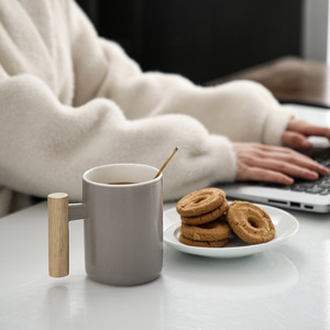 Vendita calda regalo tazza di porcellana coperchio di bambù tazza di ceramica con coperchio e cucchiaio tazza di caffè in ceramica con manico in legno - Product Image 6