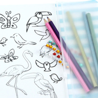 Livre de coloriage en spirale avec poignée de transport pour enfants, livre d'activités artistiques DIY avec crayons de couleur, autocollants en strass et autocollants découpés