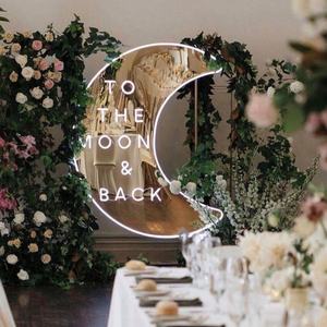 Letrero de Neón Personalizado de Acrílico Dorado Espejo con la Frase 'Love to the Moon and Back' para Decoración de Eventos, Bodas y Fiestas, de Koncept Wedding Shop - Product Image 1