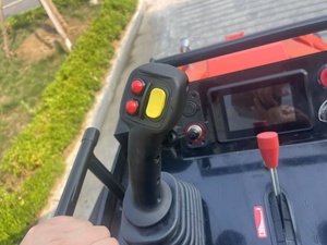 久保田25马力柴油发动机V1000迷你滑移转向装载机，带附件，价格实惠，保修有效 - Product Image 4