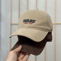 Gorra de béisbol de PVC con letras bordadas de otoño para mujer, versátil, con protección solar, de ala ancha, efecto adelgazante, gorra de camionero moderna para hombre