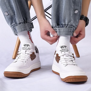 Zapatillas de deporte blancas de piel de vaca personalizadas para hombre, zapatos transpirables de una pieza a la moda con forro de malla de invierno con diseño de payaso de cabeza torcida - Product Image 4