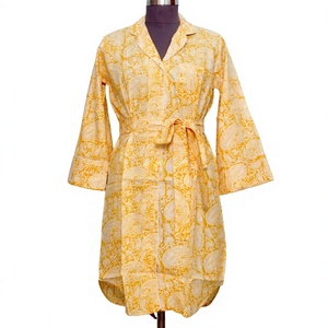 Vestido camisero largo de algodón con estampado floral vintage, ecológico, transpirable, hecho a mano, para fiesta, con cuello vuelto y cinturón ajustable. - Product Image 1