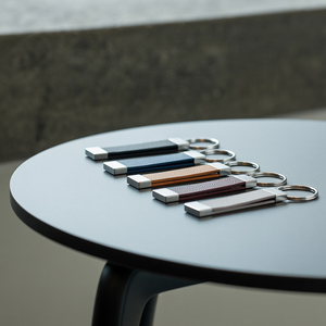 سلسلة مفاتيح جلدية فارغة مخصصة بالجملة حلقة مفاتيح فاخرة مستطيلة الشكل من الجلد الصناعي - Product Image 4