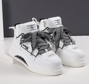 Nouvelles Chaussures Décontractées Blanches Rétro pour Hommes 2026 – Confortables, Légères et Épaisses, Idéales pour le Sport - Product Image 3