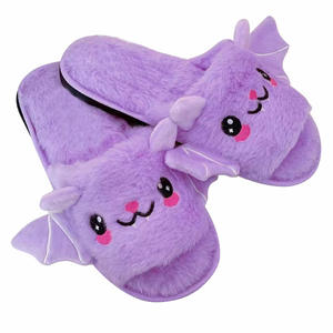 Adorables Pantuflas Góticas Cómodas y Cálidas con Diseño de Murciélago para Interiores, para Adultos y Niños - Product Image 6