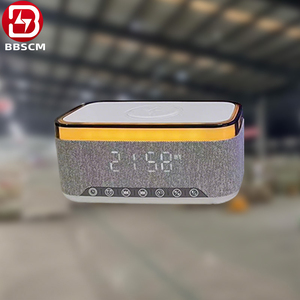 <span class=keywords><strong>Sveglia</strong></span> <span class=keywords><strong>Digitale</strong></span> Moderna Personalizzata con Luce LED Colorata, <span class=keywords><strong>Radio</strong></span>, Altoparlante Musicale e Ricarica Wireless per Telefono - Product Image 1