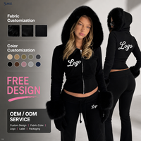 Ensemble 2 pièces pour femme : Sweat à capuche court zippé avec logo personnalisé, coupe slim, en coton et élasthanne, avec bordure en fausse fourrure et poignets à capuche, et pantalon taille haute, style décontracté hiver