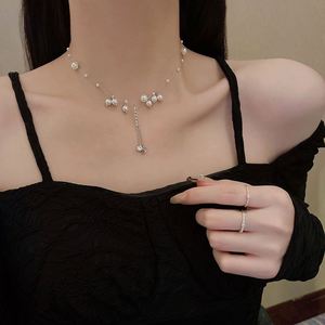 สร้อยคอโชคเกอร์ประดับมุกน้ำจืดธรรมชาติพร้อมจี้ตัวอักษรประดับเพชรซิคอนชุบทอง 18K สำหรับผู้หญิง - Product Image 5