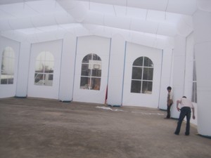 เต็นท์เป่าลมสีขาวลดราคาพิเศษ สำหรับงานปาร์ตี้หรืองานแต่งงานกลางแจ้ง - Product Image 4