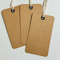 Étiquette suspendue personnalisée en papier kraft naturel épais, imprimée à chaud avec dorure or, œillet métallique et bord mat pour chaussures