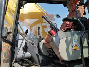 Pelleteuse PC220-8 Komatsu d'occasion 22 tonnes sur chenilles avec 20 tonnes PC200 & PC240 Les principaux composants comprennent un moteur, une pompe de boîte de vitesses - Product Image 4