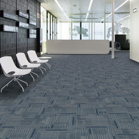 Dalles de moquette carrées en nylon de luxe pour usage commercial, avec dos rembourré épais, pour grands bureaux et immeubles de bureaux modulaires