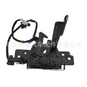 Cerradura de capó Hyundai 81130-P1010 de material compuesto negro para reparación y reemplazo del motor - Product Image 3