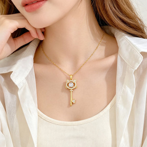 Collana con Lucchetto 'Chiave del Mio Cuore' in Acciaio Inossidabile Placcato Oro, Impermeabile e Antiossidante, Bestseller su TikTok di Fanhua Jewelry - Product Image 1