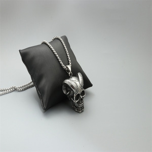 Collar con Colgante de Calavera Demoníaca de Acero Inoxidable, Joyería Temática de Regalo para Hombres y Mujeres, Diseño Moderno - Product Image 3