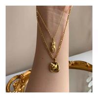 Nouveau Collier Chaîne Plaqué Or 18 carats avec Pendentif Abstrait Corps et Visage Canadien 2022