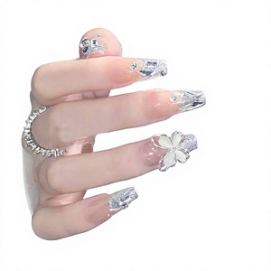 <span class=keywords><strong>Uñas</strong></span> Postizas <span class=keywords><strong>Estilo</strong></span> Ins de Longitud Media con Diseño de Mariposas y Microdiamantes Deslumbrantes, Removibles - Product Image 1
