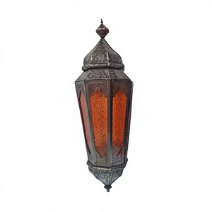 Lanterne suspendue au design attrayant, fabriquée à la main en fer et en verre, à prix attractif, de qualité supérieure. - Product Image 1
