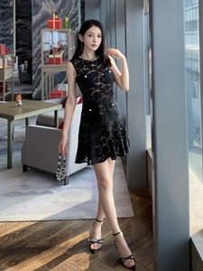 Nouvelles arrivées Bettergirl Ramadan 2026 <span class=keywords><strong>Robe</strong></span> en <span class=keywords><strong>dentelle</strong></span> noire classique à col rond sans manches et taille haute - Product Image 2