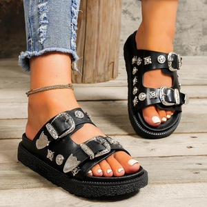 รองเท้าแตะผู้หญิง 2025 รุ่นใหม่ ฤดูร้อน สีดำ ไซส์ใหญ่ พื้นหนา ประดับเลื่อมโลหะ สายกว้าง ลายงู - Product Image 1