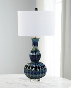 Lampe de table moderne en marbre blanc avec finition de surface aiguisée pour une utilisation à l'hôtel à côté de votre lit ou de votre canapé - Product Image 5