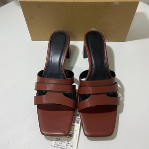 Sandales en velours à enfiler pour femme, bout carré, collection Printemps-Été 2025 – Chaussons de luxe à talons hauts, chaussures de créateur - Product Image 2