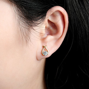 Pendientes de tuerca de moissanita VVS GRA de corte redondo con diseño de cola de pez de líneas simples, rellenos de oro de 14K, joyería de uso diario para mujer - Product Image 2