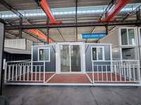 Maison conteneur modulaire préfabriquée isolée et extensible de 20 pieds pour hébergement temporaire et camp de travailleurs