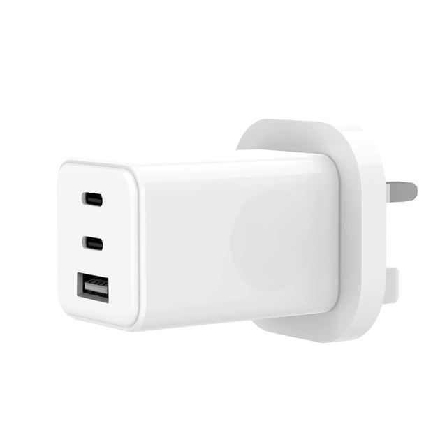 45W UK Plug 2c1a 3 Port PD GaN High Power Fast Charging USB Type C Phone Charger Adapter for Phone Laptop