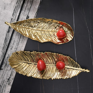 Plat <span class=keywords><strong>de</strong></span> service <span class=keywords><strong>de</strong></span> dîner fait à la main plat en grès <span class=keywords><strong>de</strong></span> luxe, feuilles <span class=keywords><strong>de</strong></span> banane dorées plateaux <span class=keywords><strong>de</strong></span> service décoratifs - Product Image 3