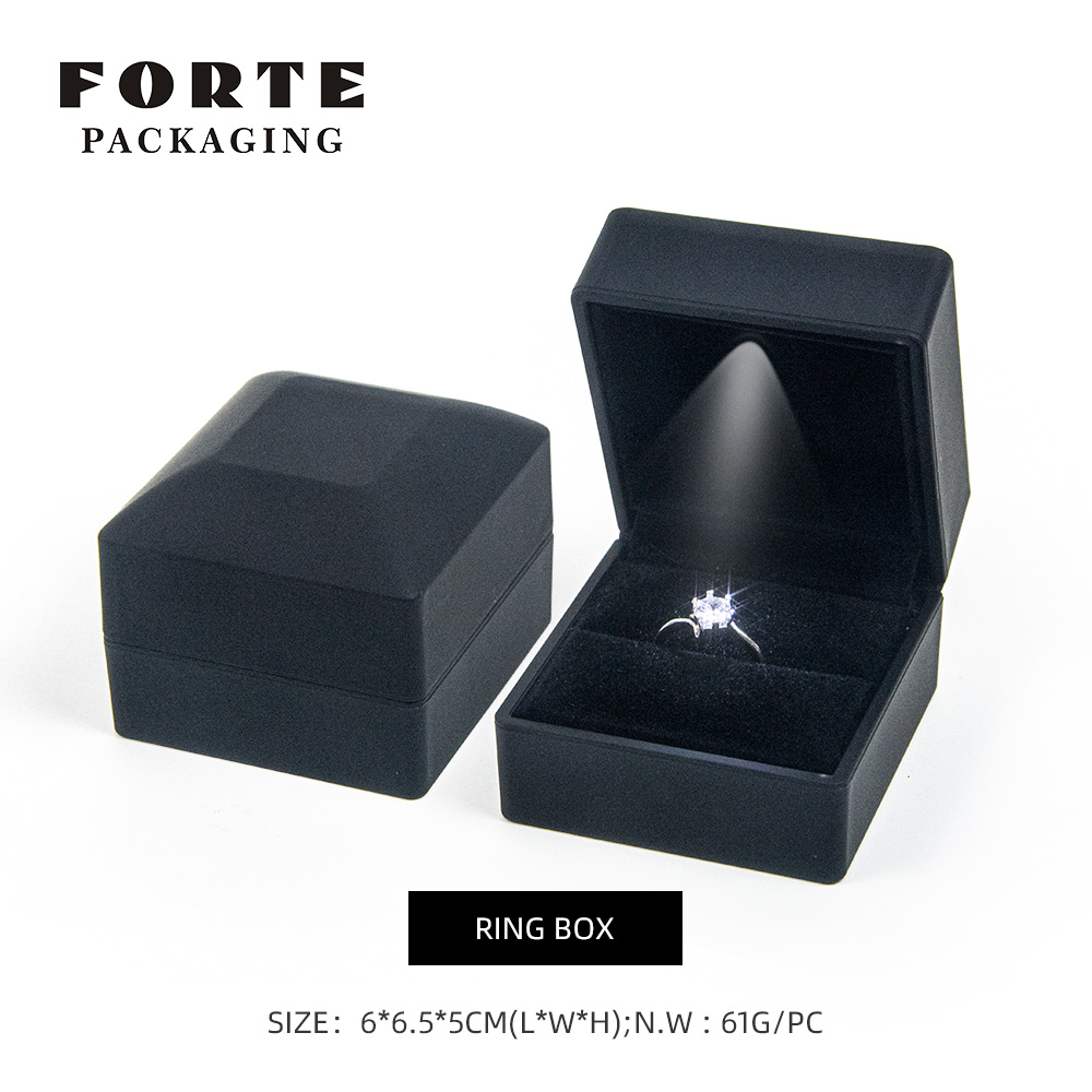 Boîte à bague noire