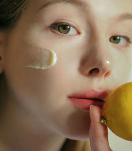 Crème éclaircissante Pro Vita-C RE Vitamine C Réparatrice Anti-taches blanchissante hydratante pour le soin de la peau - Product Image 3