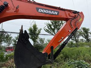 Excavatrice sur chenilles d'occasion Doosan DX225LC-9, 22 tonnes, faible nombre d'heures de travail, d'origine coréenne, avec godet d'excavatrice - Product Image 5