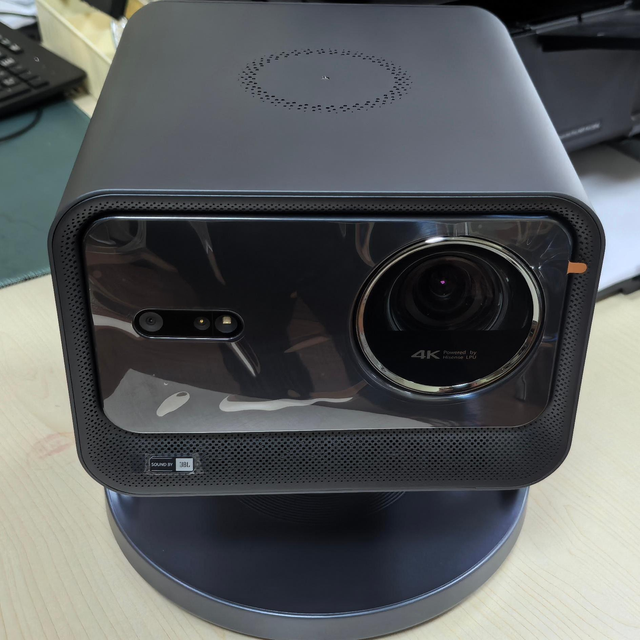 NEW C2 Pro 2600 lm 4K Smart Mini Laser Projector Triple Laser DLP Portable 4k UHD Tri-color Laser Beamer C2S C2 Ultra