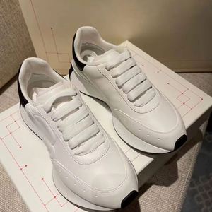 Calzado Deportivo Casual de Diseño Personalizado, Ligero, de Malla y Cuero Artificial de Alta Calidad, para Hombre y Mujer, Color Blanco, Estilo Slip-On - Product Image 1