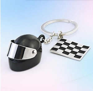 Sáng tạo xe máy Mũ bảo hiểm Keychain Mặt dây chuyền tùy chỉnh màu đen và trắng rô Cờ Mũ bảo hiểm vài Keychain xe máy - Product Image 1