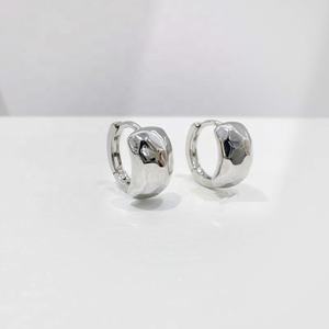 Precio de fábrica, plata 925, pendientes minimalistas occidentales de plata de ley, redondos irregulares, estilo hiphop, hipoalergénicos, pendientes de moda para mujer. - Product Image 5