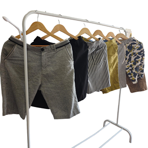 Pantaloncini Casual da Uomo Usati di Marca, Quasi Nuovi, di Seconda Mano, in Stock per il Ritorno in Negozio - Product Image 2